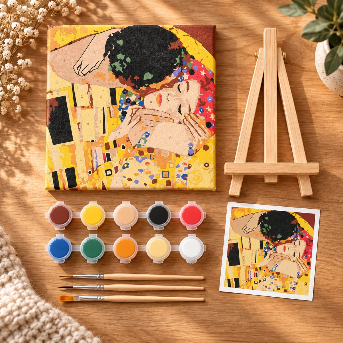 The Kiss mini paint by numbers kit with 20x20 cm canvas, acrylic paints, three wooden brushes, easel and reference image